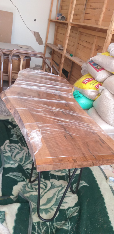 میز روستیک غذاخوری ده نفره چوب زیبای درخت گردو به همراه نیمکت